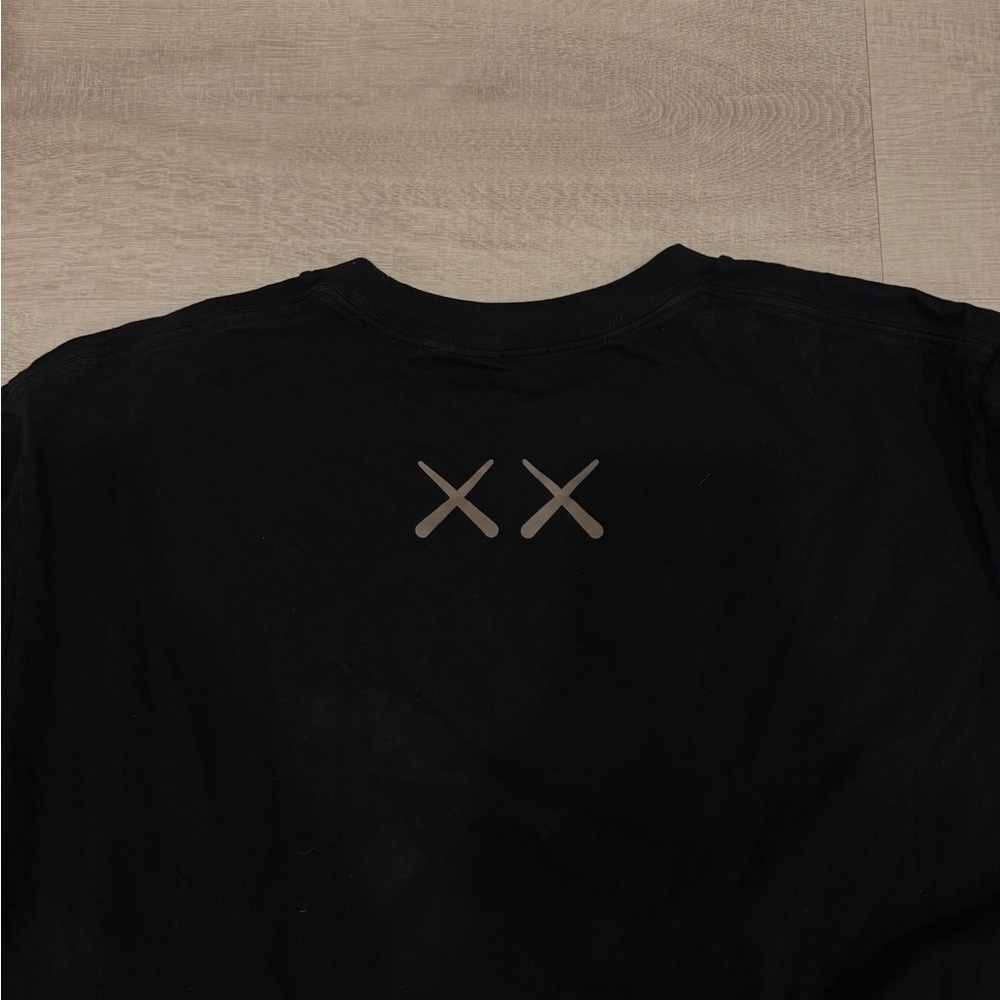 KAWS x Uniqlo UT Graphic T-Shirt Black Family Companion BFF Size XL - Picture 2 of 2